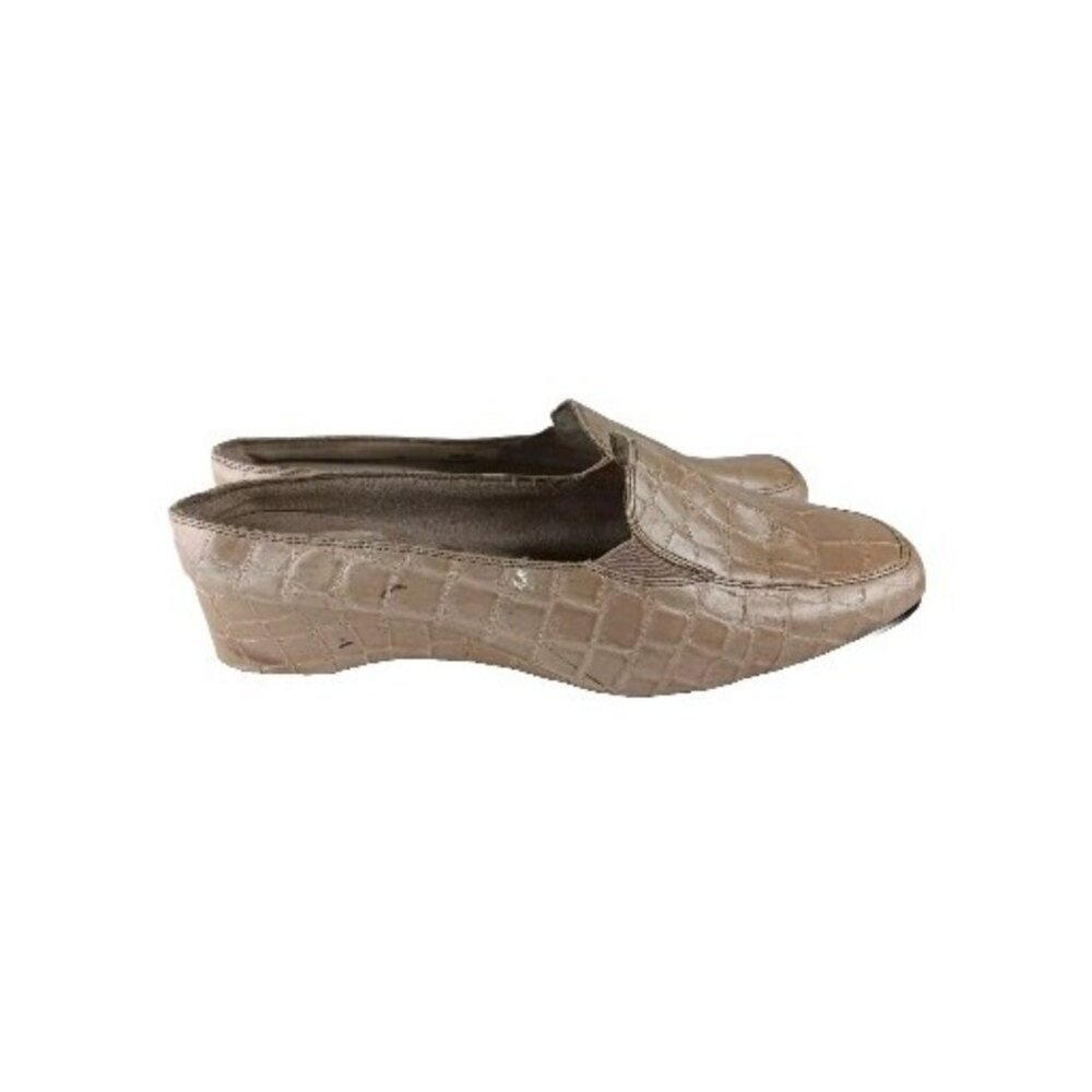 J Renee Edlyn Women's Beige Animal Print Slip On Shoes size 8 W